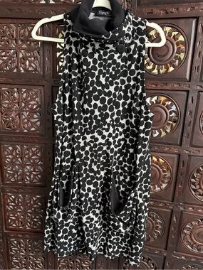 Sympli Black and Grey Polka-Dot Sleeveless vest